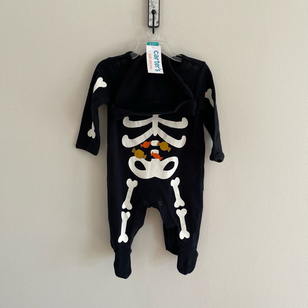 NWT 3 MONTHS CARTER'S SLEEPER AND HAT